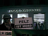 VGT Demo gegen Modenschau der Grausamkeiten im Pelzhaus Foggensteiner