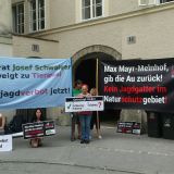Demos gegen Gatterjagd in Salzburg: Landesrat Schwaiger und Gatterjäger Mayr-Melnhof