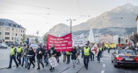 Demozug gegen Pelz in Innsbruck
