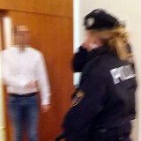 Salzburg Bürobesetzung Schwaiger: Aktivist_innen bleiben zur Not über Nacht
