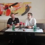 Pressekonferenz Grüne und VGT: 1000e Enten auf Grund der Republik Österreich ausgesetzt!