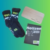 VGT-Paket: Ein paar Kuschelsocken, Schneidbrett und Notizblock