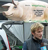 Klimaschutz-Power-Lunch mit Riesenschwein Grunzi: VGT-Initiative gemeinsam mit Kopenhagener Sozialprojekt