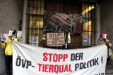 9.00 Uhr Innsbruck: Polizei kündigt Räumung an