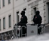 Innsbruck: Maskierte COBRA räumt Tierschutzblockade des ÖVP-Bauernbundes