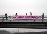Autobrücken-Demo gegen illegale Kastenstände