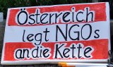 Solidemo in Berlin ?Österreich legt NGOs an die Kette!? 