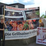 Graz und Klagenfurt: AktivistInnen informierten vor Schlachthäusern