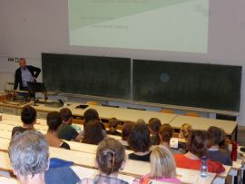 Der ehemalige Tieranwalt aus der Schweiz bei einem Vortrag in der Wiener Uni