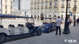 Elektroautos im Oldtimer-Look für Touristen.