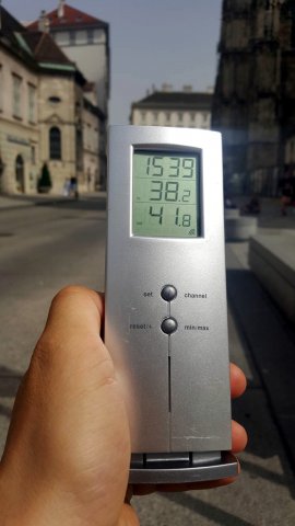 Thermometer zeigt über 38 Grad Celsius