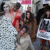 Pelzdemo Wien: 250 Teilnehmer:innen, von 2 Dutzend Pelzzombies angeführt, protestierten