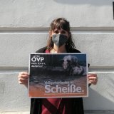 VGT protestiert gegen Schweine Vollspaltenboden bei ÖVP-Veranstaltung in der TU Wien