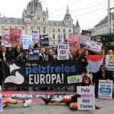 „Pelze raus aus den Regalen!“: Demonstration für ein „Pelzfreies Europa“ in Graz