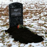 Grab im Gedenken an Mastrinder auf Vollspaltenboden im Wiener Stadtpark entdeckt!