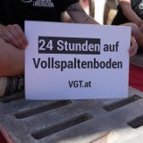 Graz: 2 Tierschützerinnen stellen sich der Herausforderung 24 Stunden Vollspaltenboden