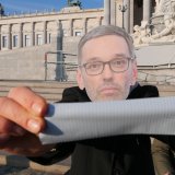 Aktion "Alarm für die Demokratie" vor dem Parlament: VGT warnt vor FPÖ-Kanzler