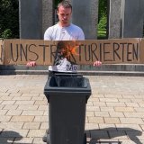 VGT verbrennt Reform des Tierschutzgesetzes vor dem Parlament: kein Vollspaltenverbot!