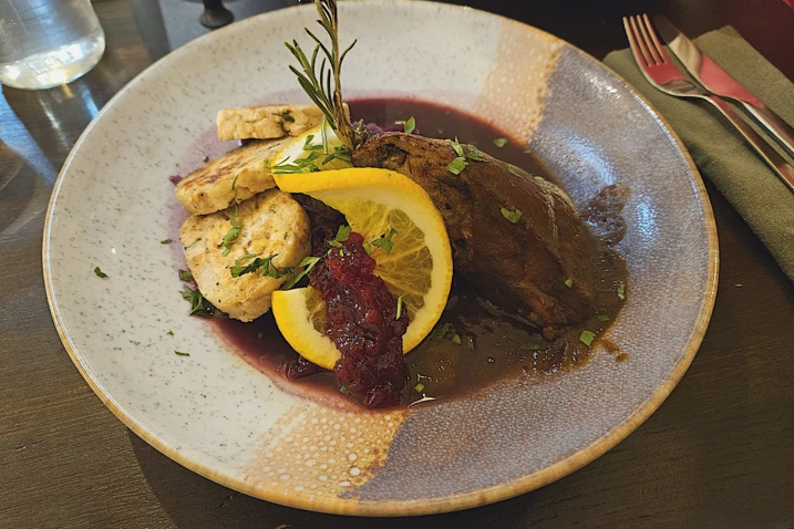 Vegans im Restaurant Tisch